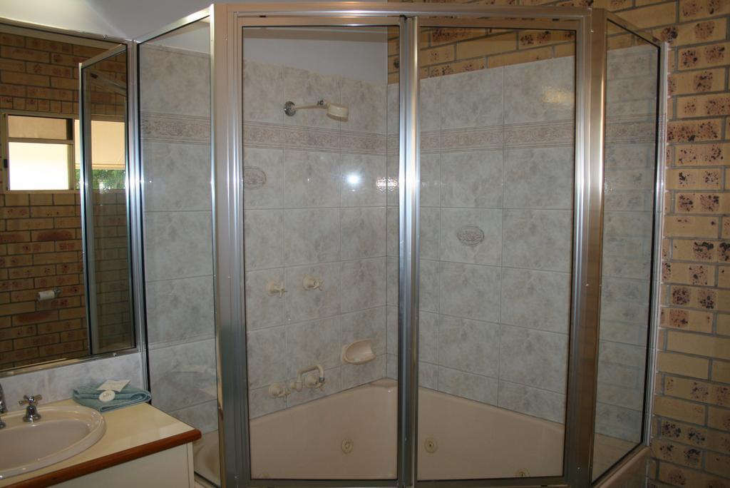 Mulga Country Motor Inn Charleville Room photo