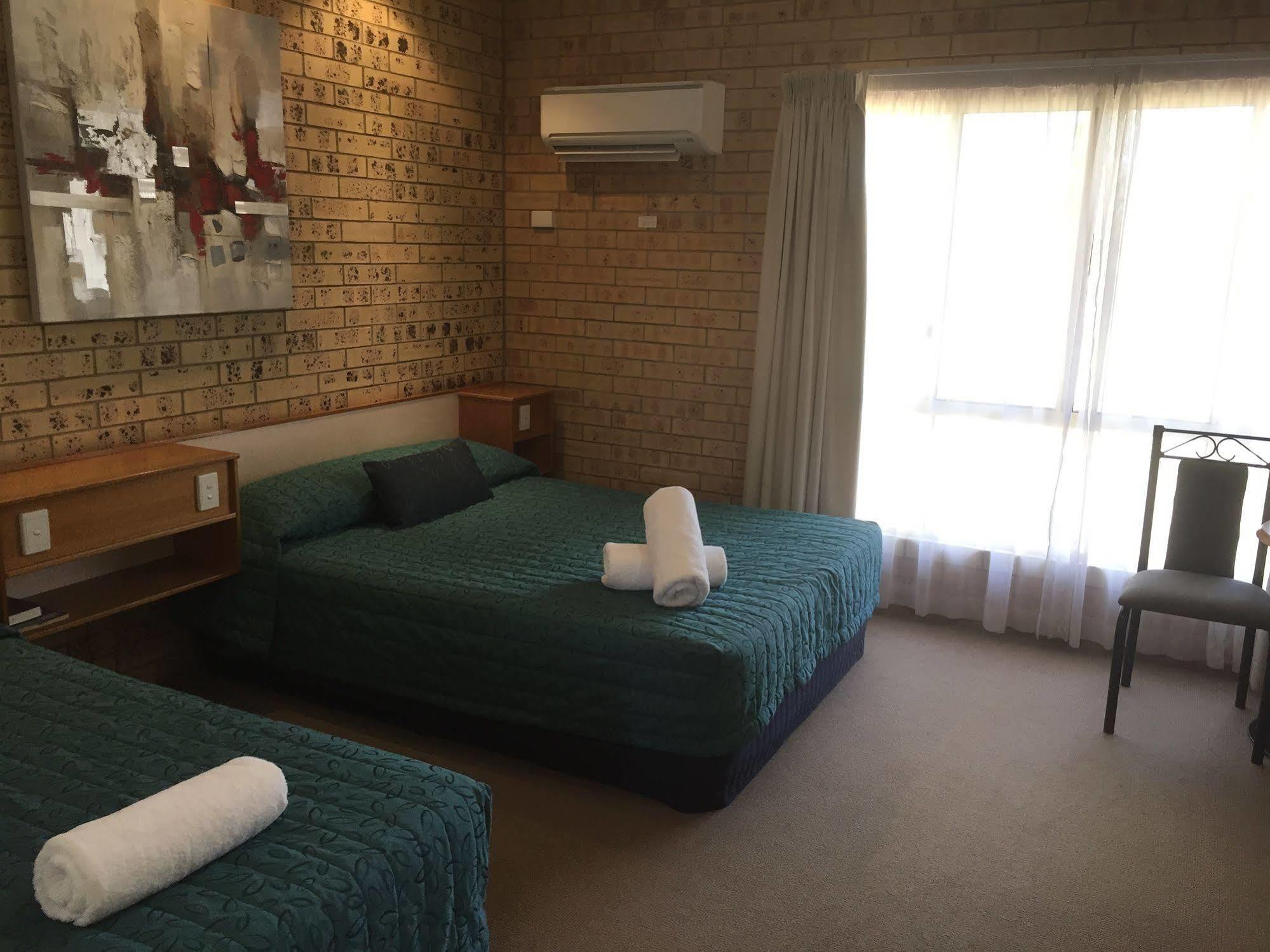 Mulga Country Motor Inn Charleville Exterior photo